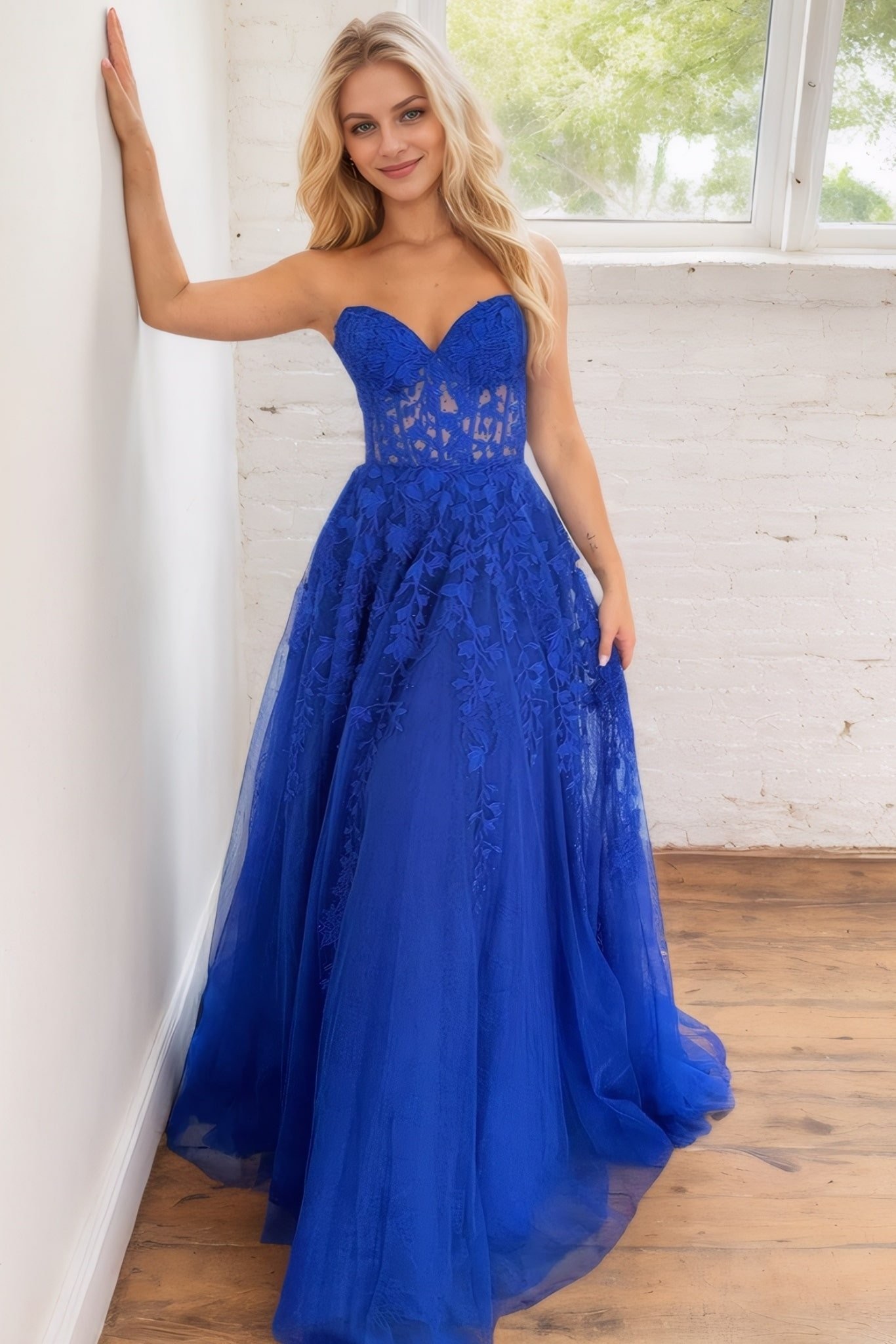 A-line/Princess Sweetheart Sleeveless Tulle Sweep Train Prom Dress With Appliqued