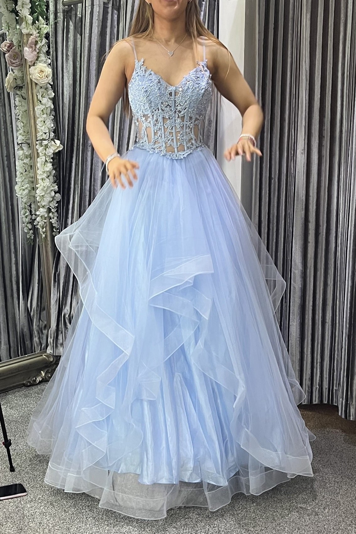 A-line V Neck Sleeveless Long/Floor-Length Tulle Charmeuse Prom Dresses With Appliqued Lace