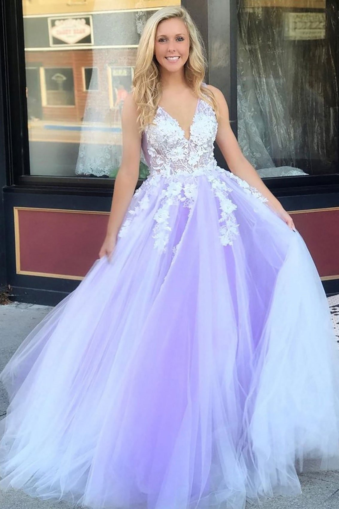 A-line Princess V Neck Sweep Train Tulle Prom Dresses With Appliqued