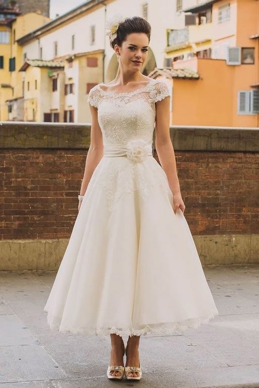 A-Line/Princess Tulle Lace Scoop Short Sleeves Tea-Length Wedding Dresses