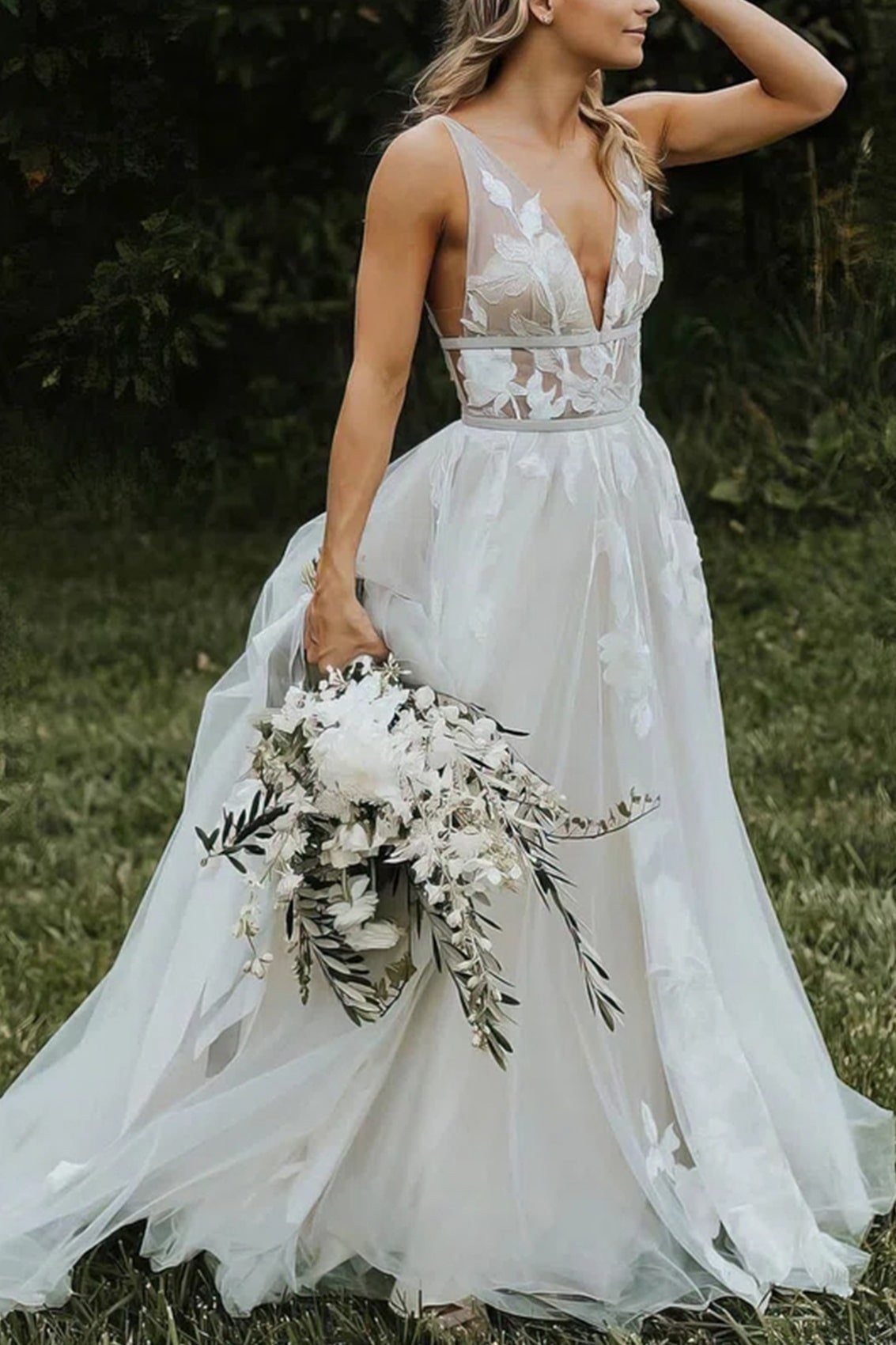 A-Line/Princess Tulle Lace V-neck Sleeveless Sweep/Brush Train Wedding Dresses