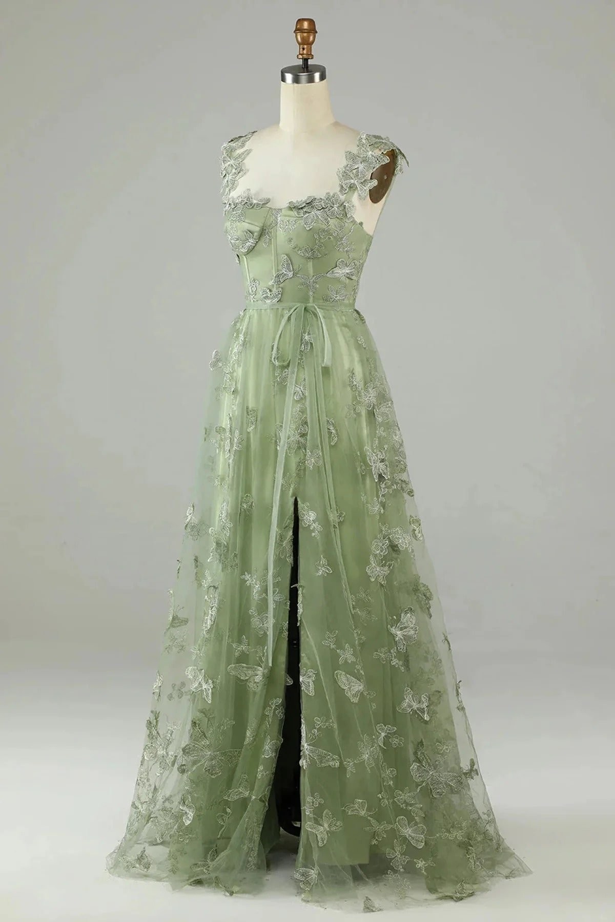 A-Line/Princess Sleeveless Halter Floor-Length Applique Lace Prom Dresses