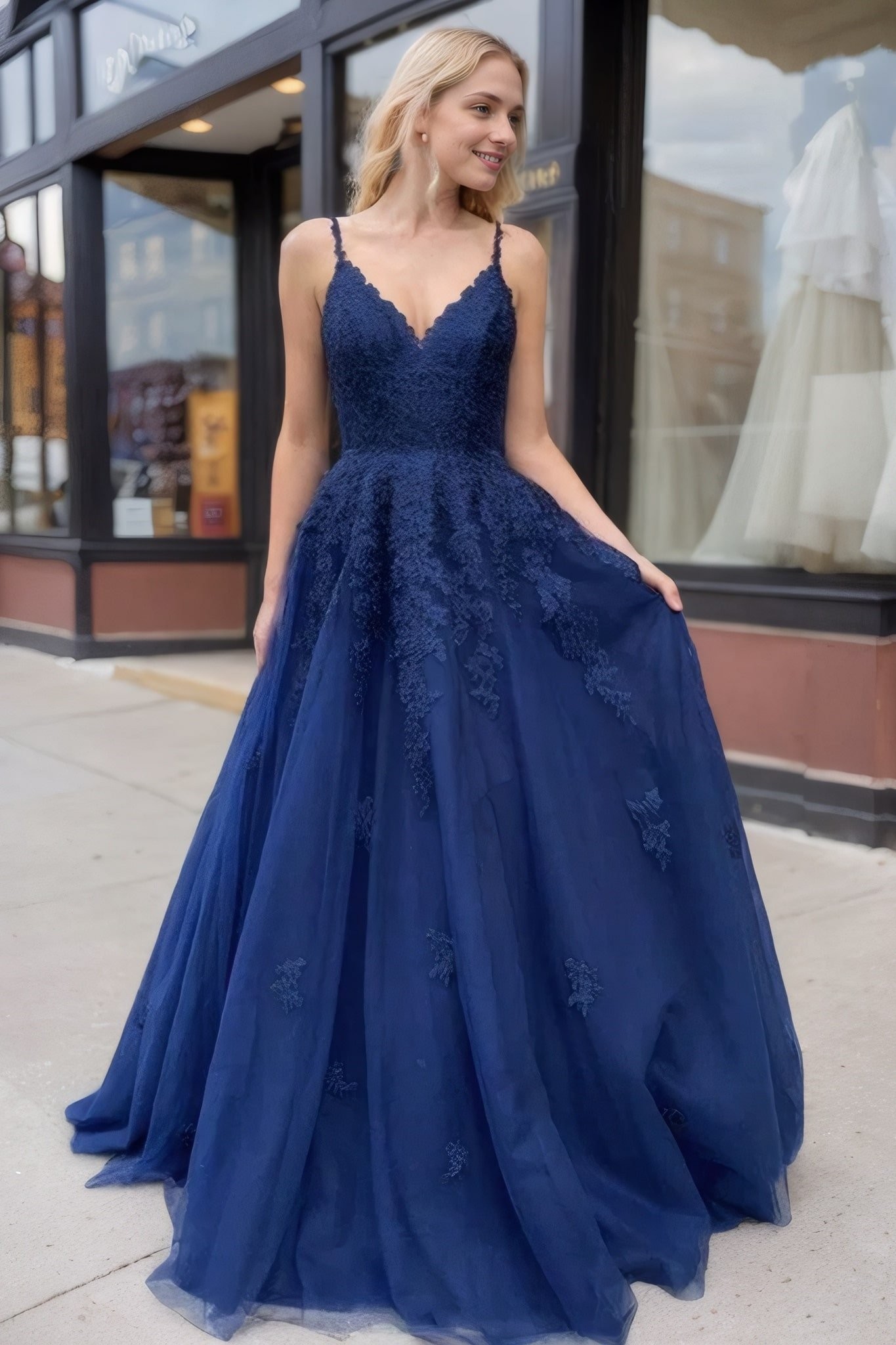A-line/Princess V Neck Sleeveless Court Train Tulle Prom Dress With Appliqued
