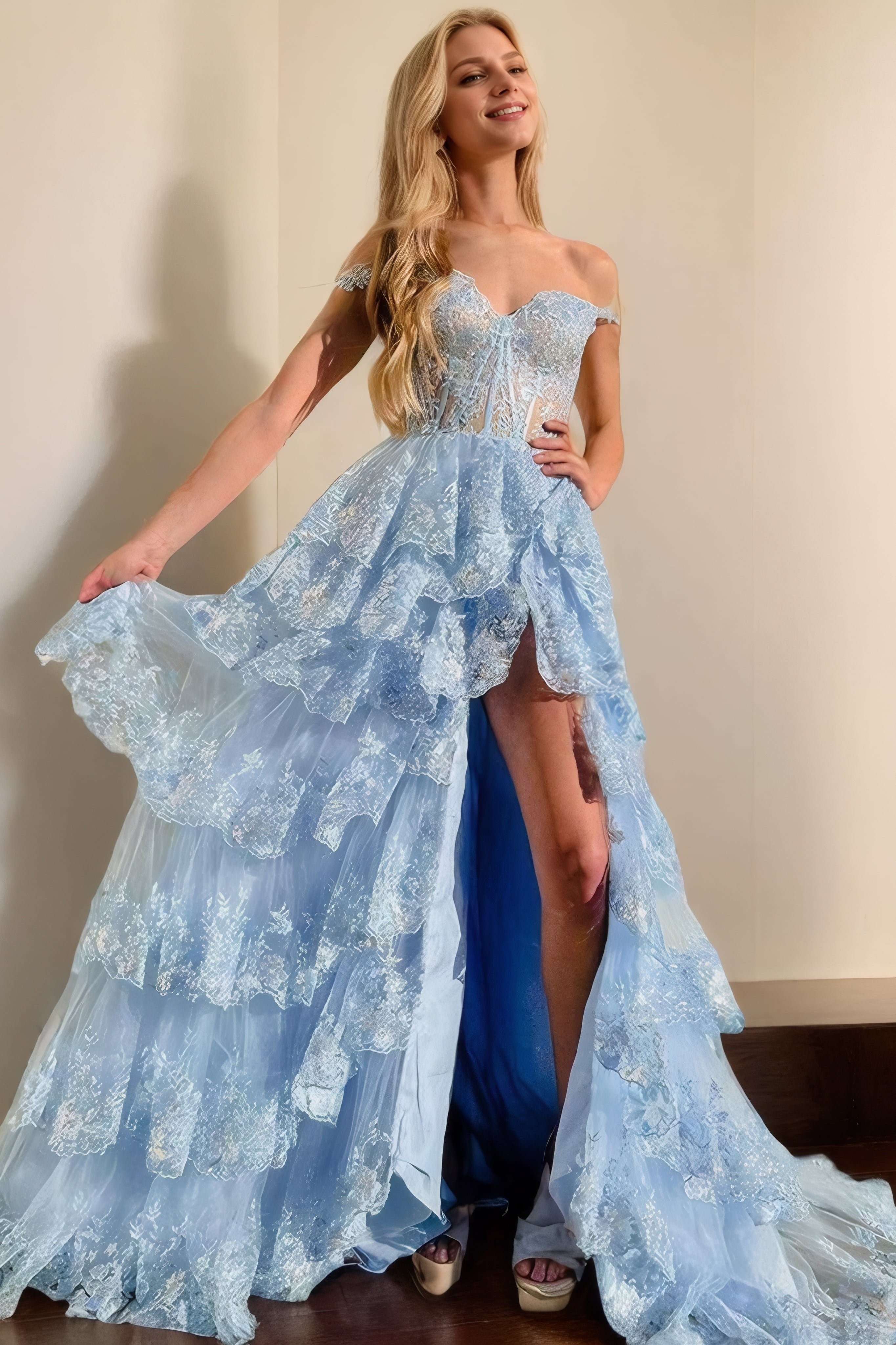 A-Line/Princess Tulle Lace Straps Sleeveless Court Train Prom Dresses
