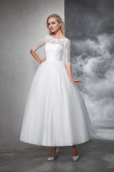 Ball Gown Bateau Lace 1/2 Sleeves Long Net Wedding Dresses