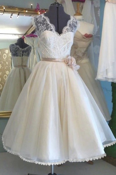A-line/Princess V Neck Sleeveless Tea-Length Tulle Wedding Dress With Lace Flowers